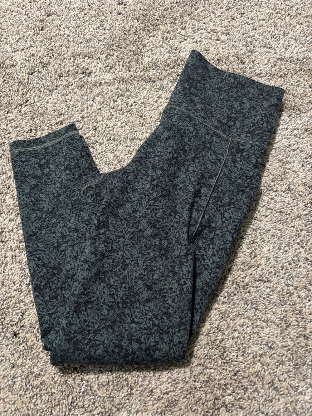 Athleta Salutation Stash Pocket leggings size small